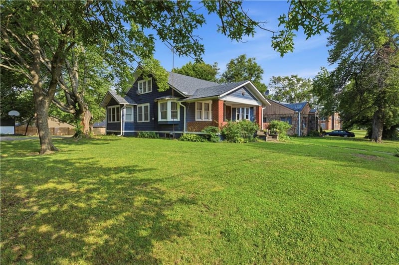 1104 Market St, Holden, MO 64040