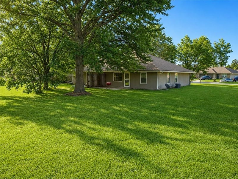 108 25th St, Oak Grove, MO 64075