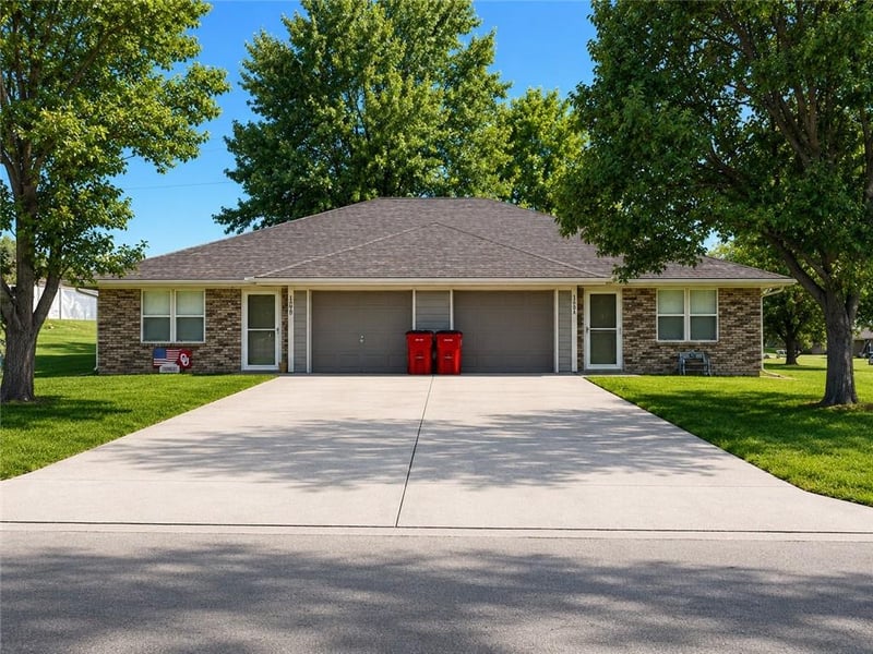 108 SE 25th St, Oak Grove, MO 64075