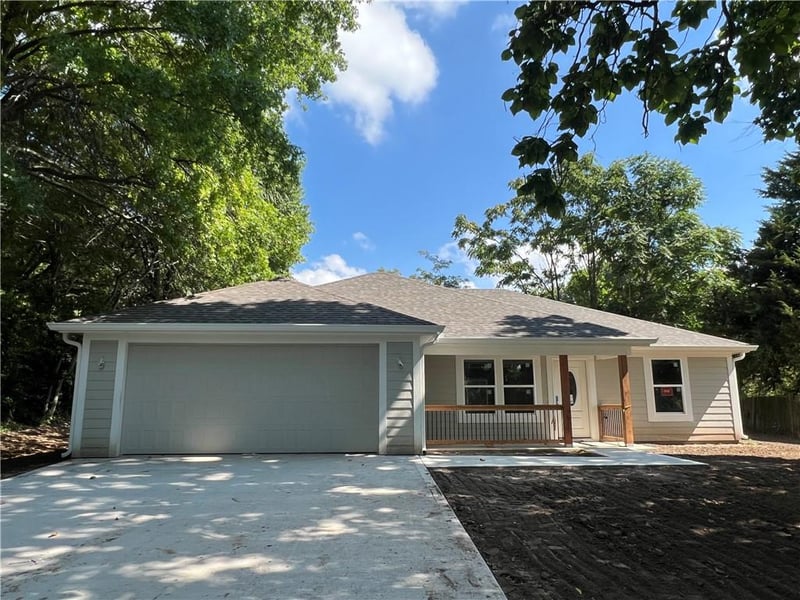 1904 Taylor St, Lexington, MO 64076