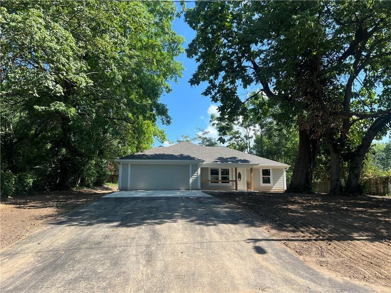 1904 Taylor St, Lexington, MO 64076