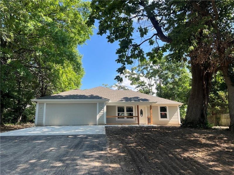 1904 Taylor St, Lexington, MO 64076