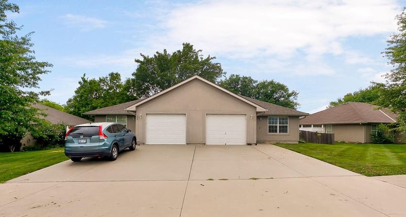 612 Mckenna St, Louisburg, KS 66053