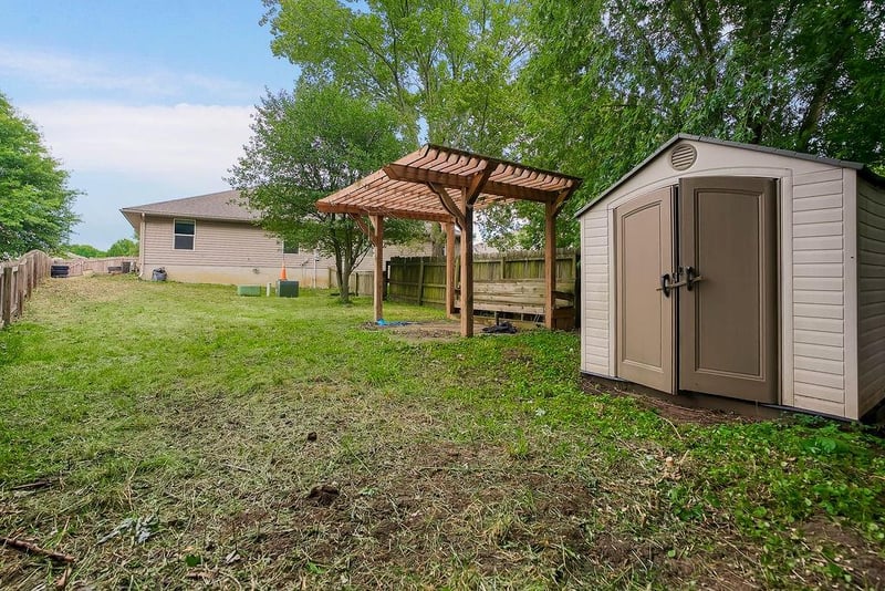612 Mckenna St, Louisburg, KS 66053