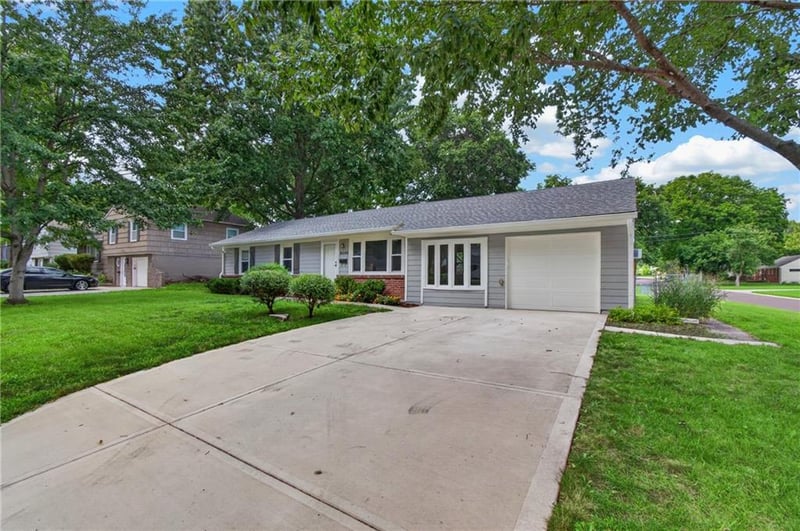 8100 92nd Ter, Overland Park, KS 66212