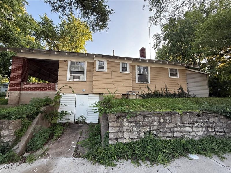 2351 Drury Ave, Kansas City, MO 64127