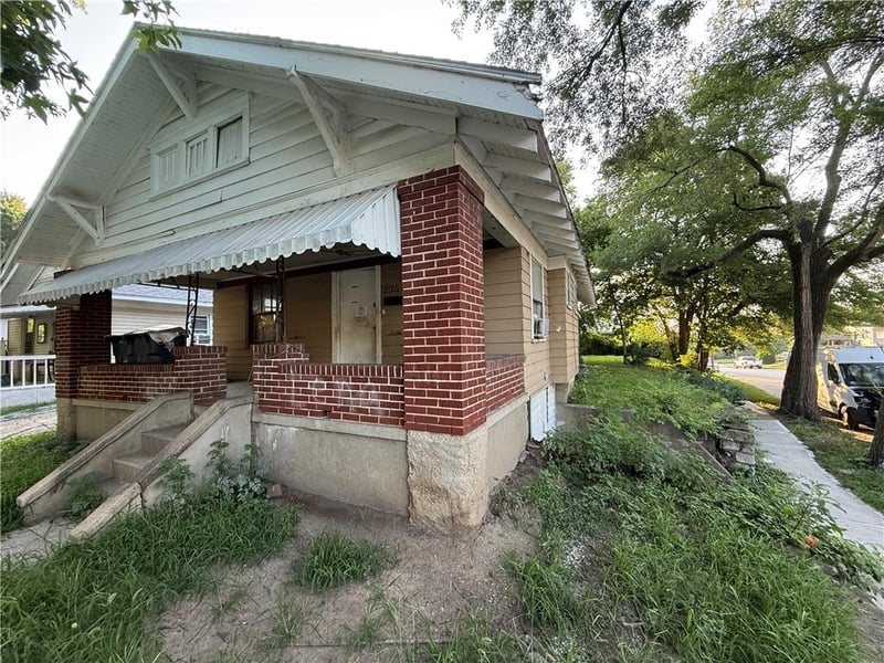2351 Drury Ave, Kansas City, MO 64127