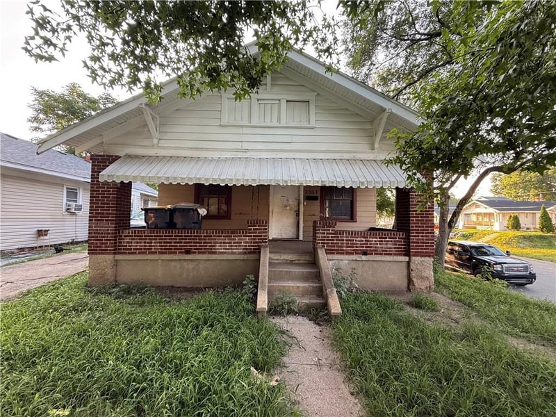 2351 Drury Ave, Kansas City, MO 64127