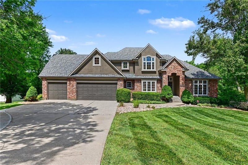 4301 Willow Place Ct, Blue Springs, MO 64014