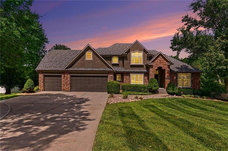 4301 Willow Place Ct, Blue Springs, MO 64014