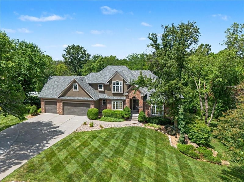 4301 Willow Place Ct, Blue Springs, MO 64014