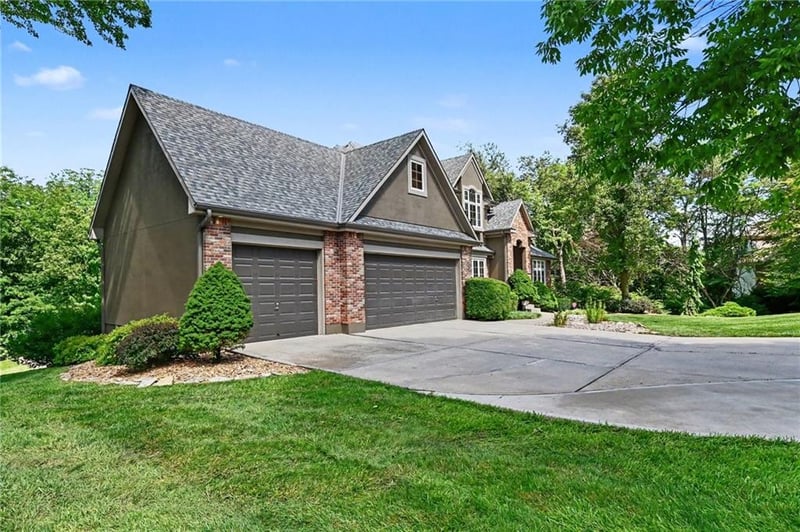 4301 Willow Place Ct, Blue Springs, MO 64014