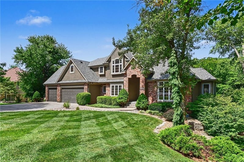 4301 Willow Place Ct, Blue Springs, MO 64014