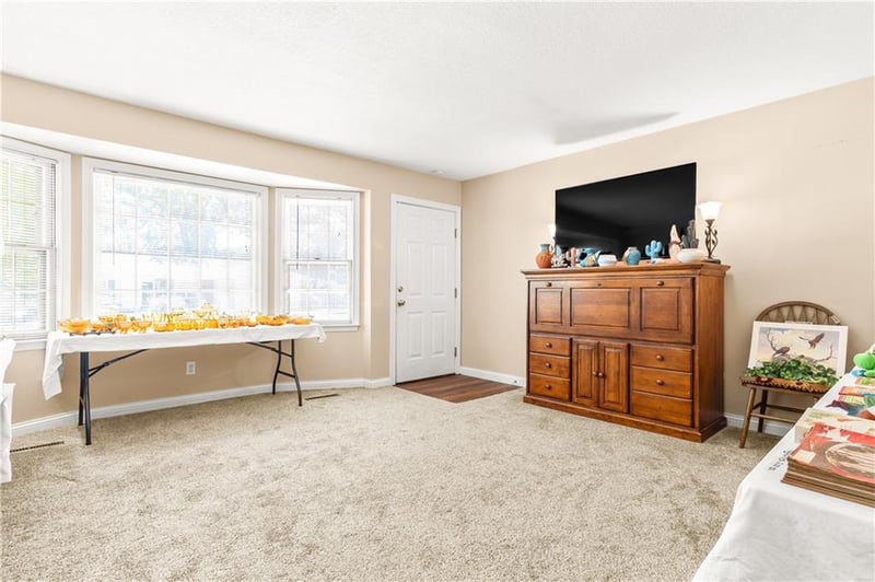 15406 36th St, Independence, MO 64055
