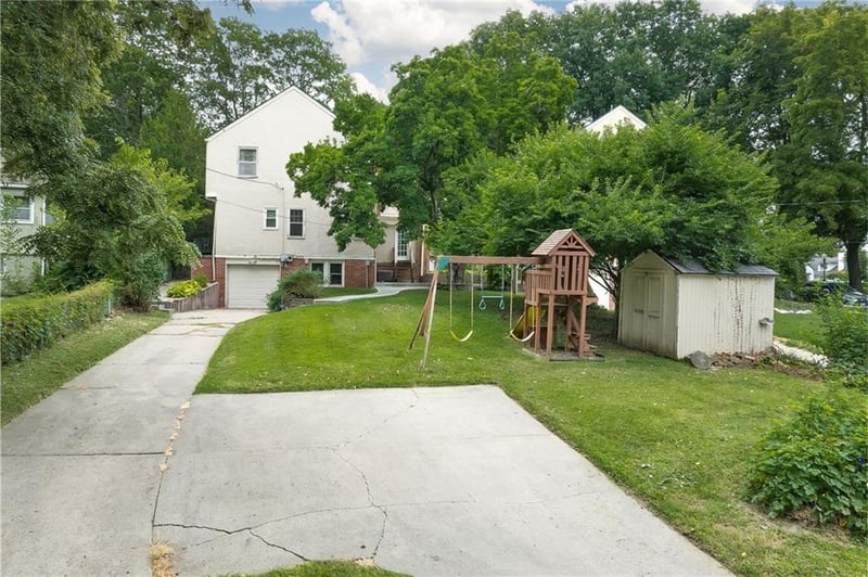 2004 Ashland Ave, St Joseph, MO 64506