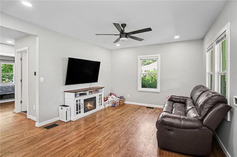 2628 Mulberry St, St Joseph, MO 64501