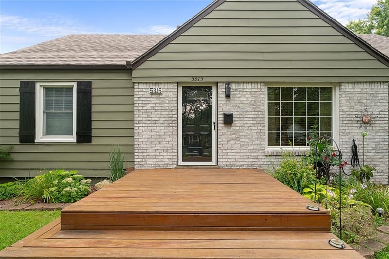 5315 71st Ter, Prairie Village, KS 66208