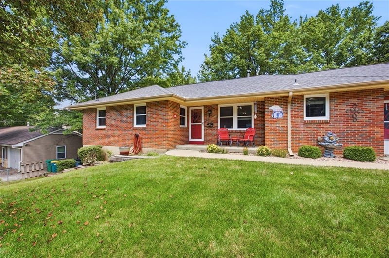 123 Grove Ave, Bonner Springs, KS 66012