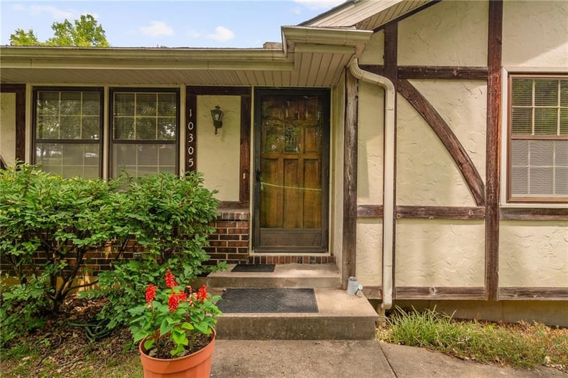 10305 Meadow Lane Cir, Kansas City, MO 64152