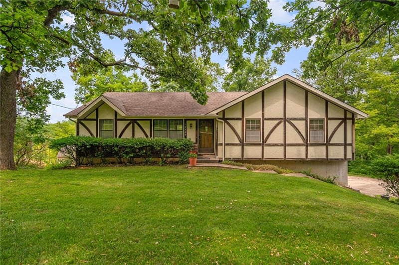 10305 Meadow Lane Cir, Kansas City, MO 64152
