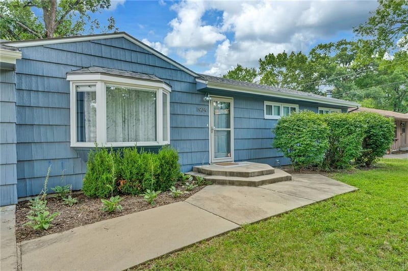 1934 Clifton Ct, Lawrence, KS 66046