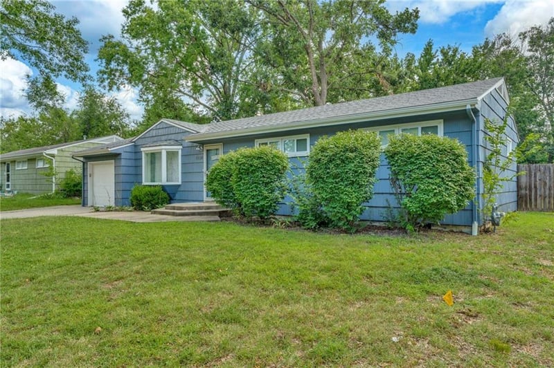 1934 Clifton Ct, Lawrence, KS 66046