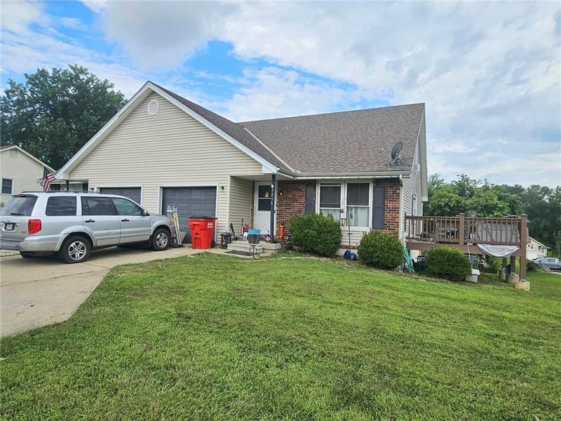 7014 Sobbie Rd, Pleasant Valley, MO 64068