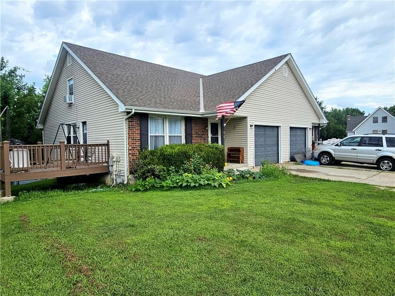 7014 Sobbie Rd, Pleasant Valley, MO 64068