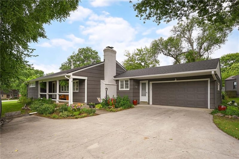 500 SW 4th St, Lee's Summit, MO 64063