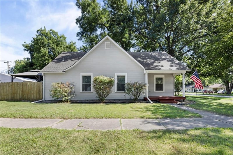 803 S Ash St, Ottawa, KS 66067