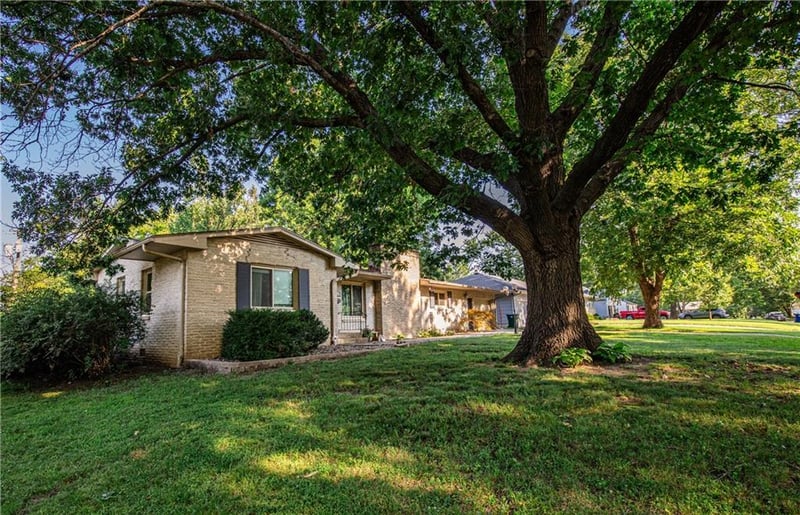 1324 Oak St, Ottawa, KS 66067