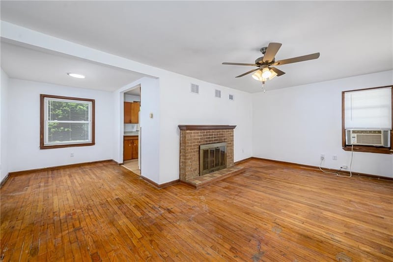 127 3rd St, Tonganoxie, KS 66086