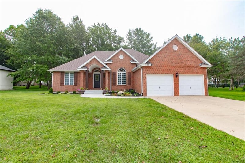 1885 Timber Ridge Dr, Sedalia, MO 65301