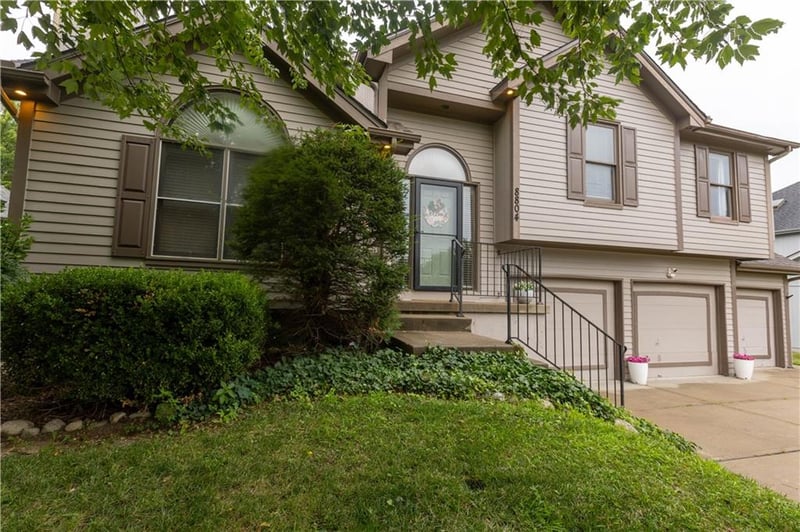 8804 Anita Ave, Kansas City, MO 64154