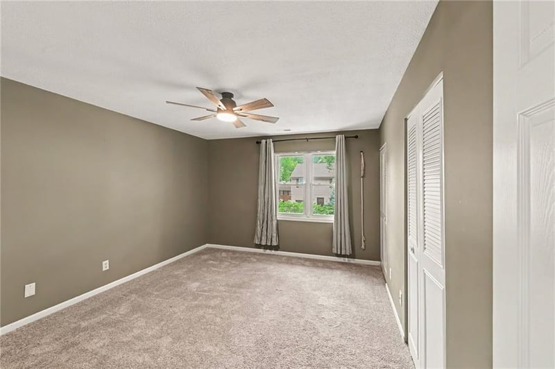 7104 Chapel Woods Ln, Kansas City, MO 64152