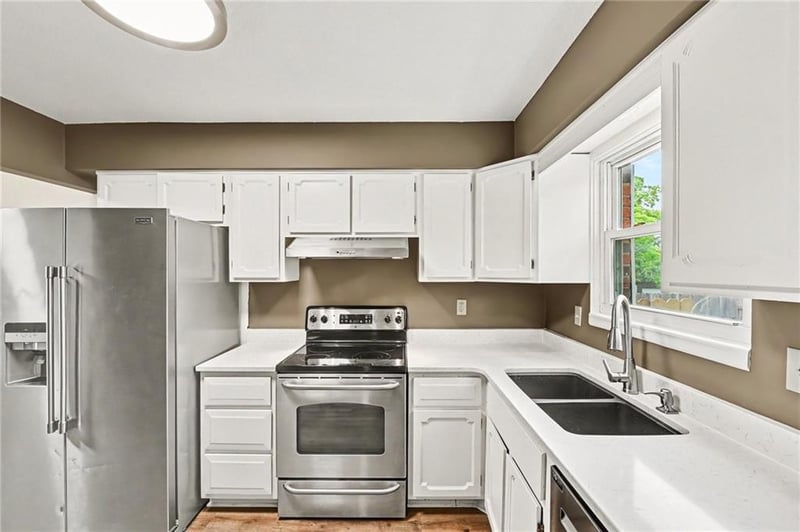 7104 Chapel Woods Ln, Kansas City, MO 64152