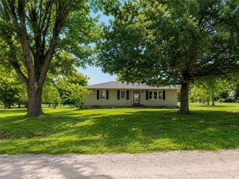 134 1291st Rd, Knob Noster, MO 65336