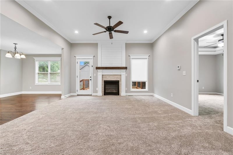 911 8th Ave, Kearney, MO 64060
