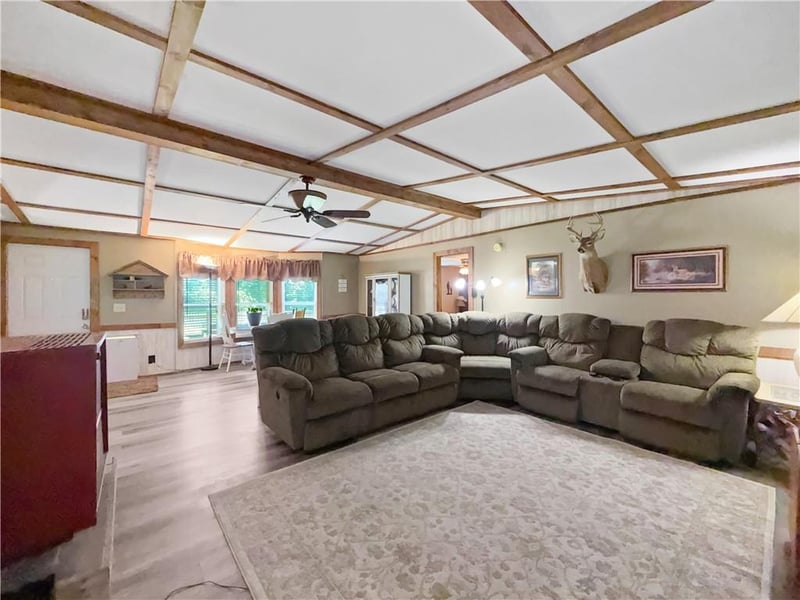 25072 Lynx Ln, Warsaw, MO 65355