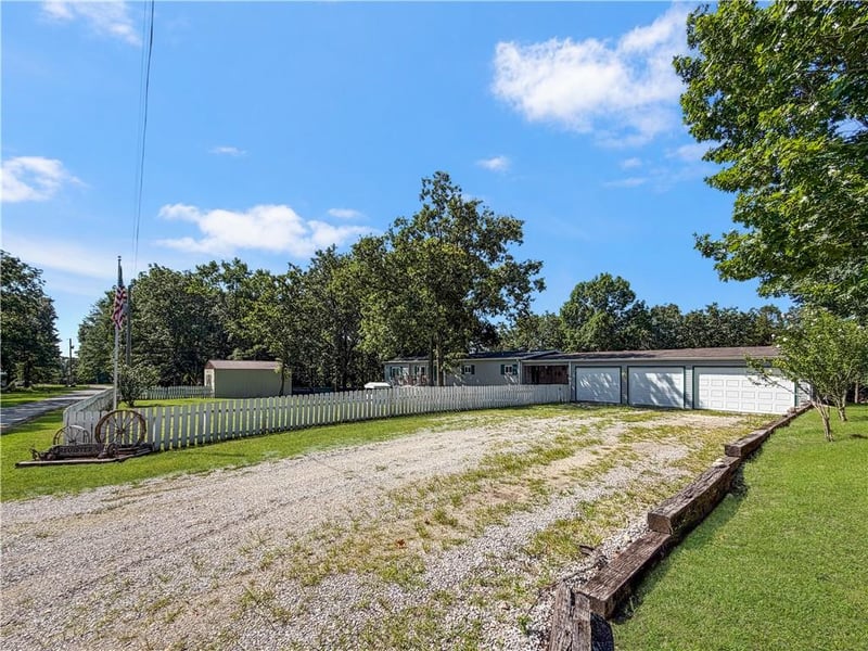 25072 Lynx Ln, Warsaw, MO 65355