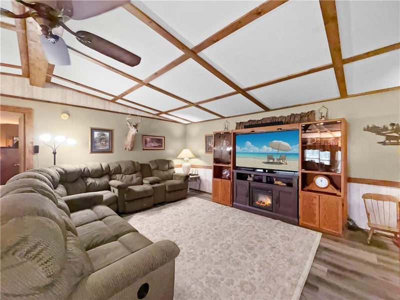 25072 Lynx Ln, Warsaw, MO 65355