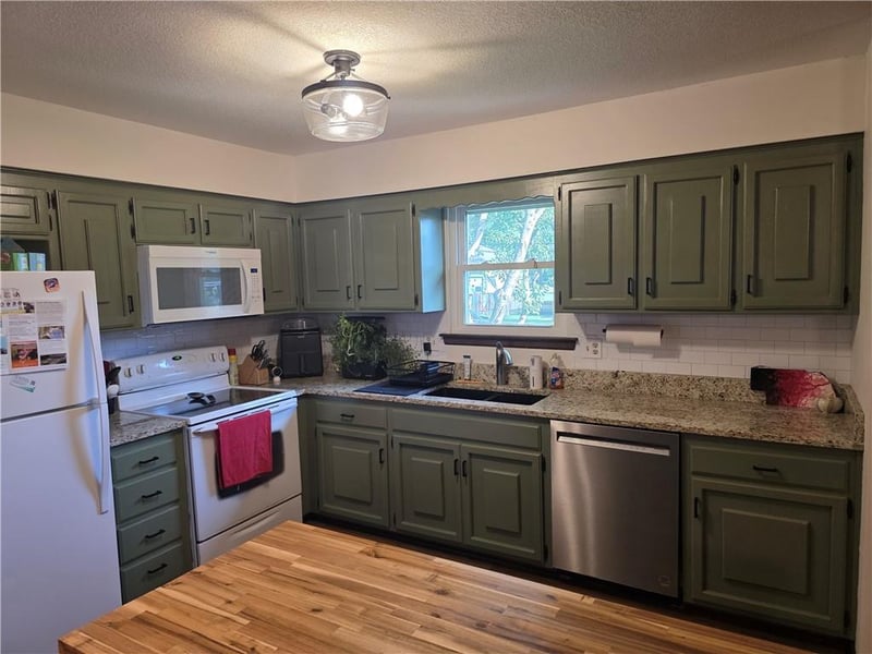 1121 Elm Ter, Olathe, KS 66061