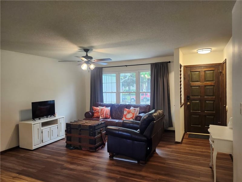 1121 Elm Ter, Olathe, KS 66061