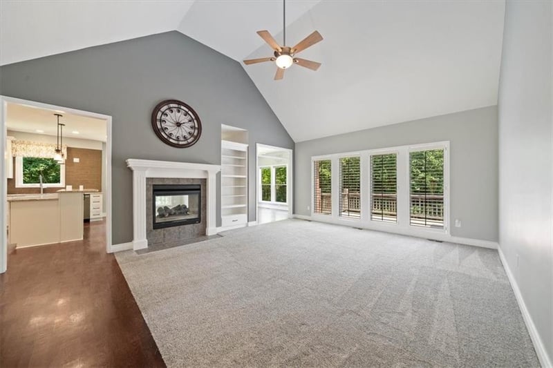 8565 Waverly Rd, De Soto, KS 66018