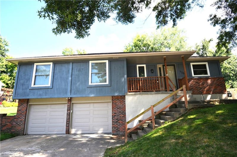12011 49th St, Shawnee, KS 66216