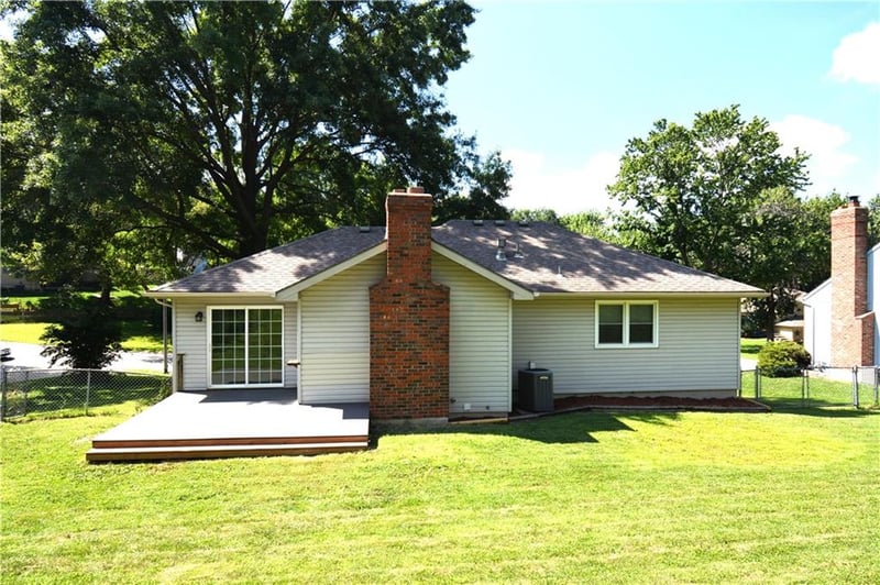 12011 49th St, Shawnee, KS 66216