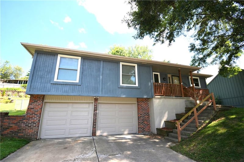 12011 49th St, Shawnee, KS 66216