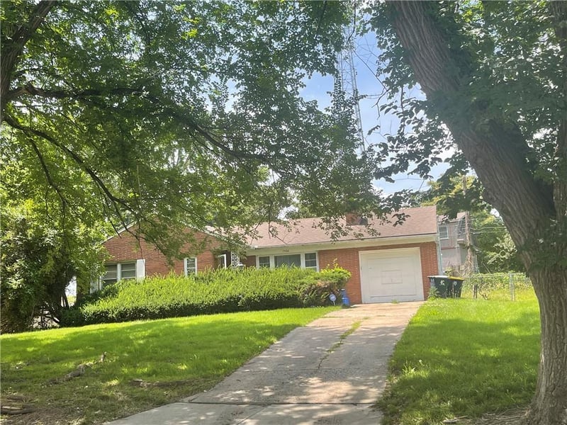 7524 Charlotte St, Kansas City, MO 64131