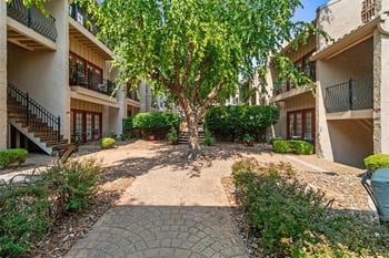 1111 W 46th St #24, Kansas City, MO 64112