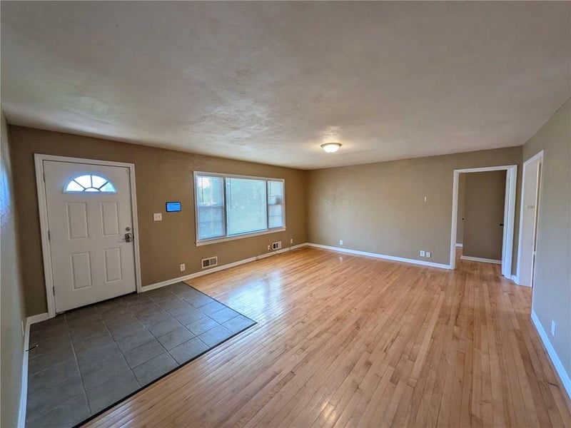 8905 29th St, Kansas City, MO 64129